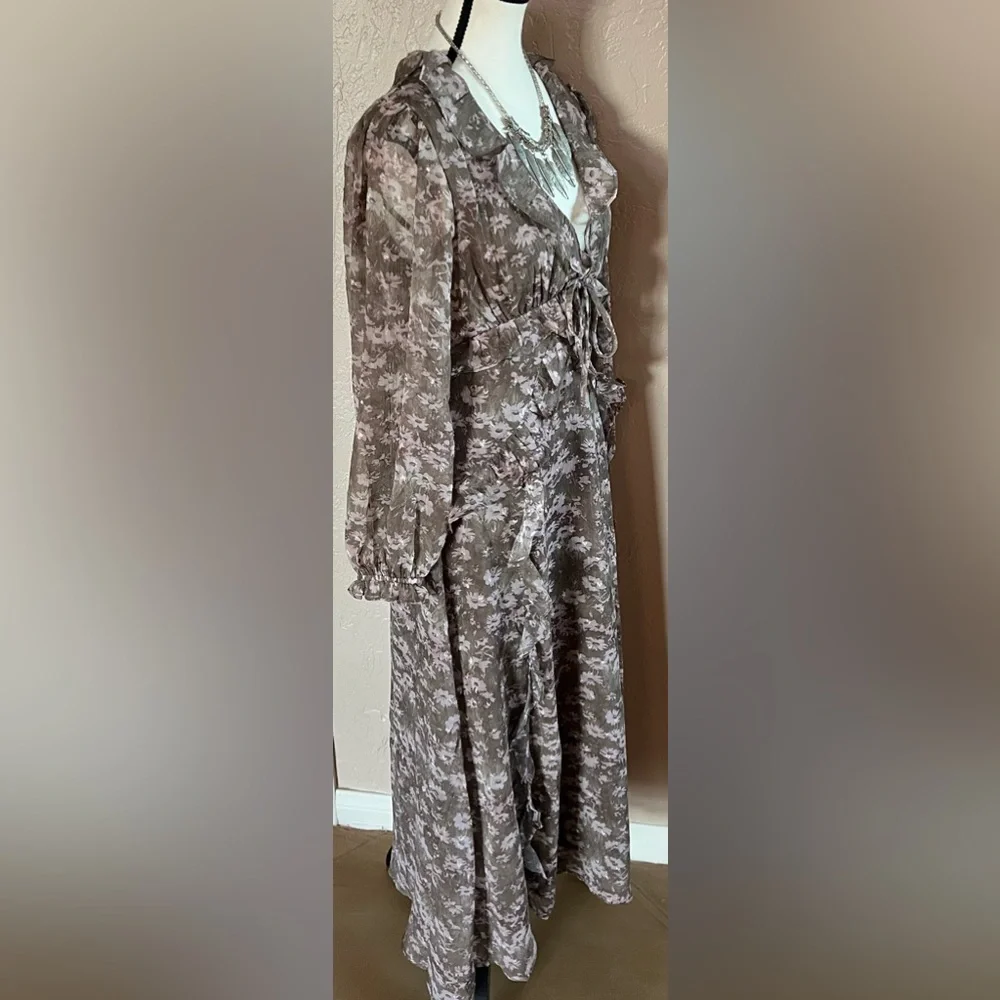 Storia Floral Ruffled Dress - Picture 7 of 9